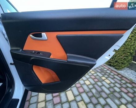 Білий Кіа Sportage, об'ємом двигуна 2 л та пробігом 223 тис. км за 14950 $, фото 106 на Automoto.ua