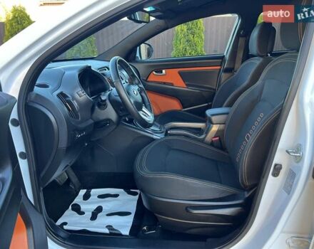 Білий Кіа Sportage, об'ємом двигуна 2 л та пробігом 223 тис. км за 14950 $, фото 71 на Automoto.ua