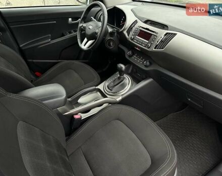 Білий Кіа Sportage, об'ємом двигуна 2 л та пробігом 158 тис. км за 12300 $, фото 31 на Automoto.ua