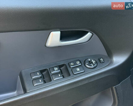 Киа Sportage 2013 в Одессе на Automoto.ua Белый Киа Sportage, объемом двигателя 2 л и пробегом 143 тыс. км за 12999 $, фото 6 на Automoto.ua