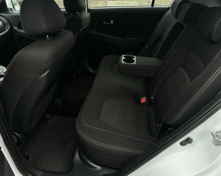Білий Кіа Sportage, об'ємом двигуна 2 л та пробігом 121 тис. км за 12300 $, фото 14 на Automoto.ua