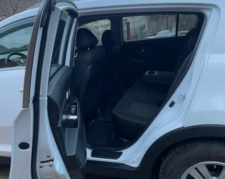 Белый Киа Sportage, объемом двигателя 1.69 л и пробегом 168 тыс. км за 12000 $, фото 6 на Automoto.ua