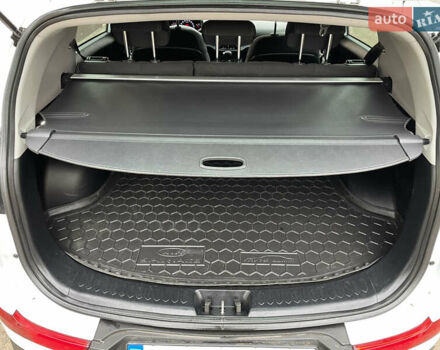 Білий Кіа Sportage, об'ємом двигуна 2 л та пробігом 234 тис. км за 13950 $, фото 28 на Automoto.ua