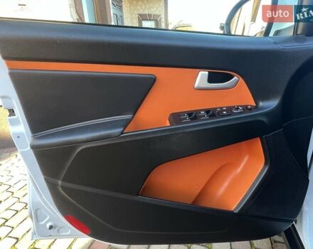 Білий Кіа Sportage, об'ємом двигуна 2 л та пробігом 223 тис. км за 14950 $, фото 98 на Automoto.ua