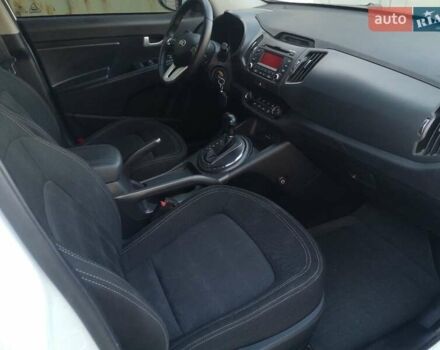 Білий Кіа Sportage, об'ємом двигуна 2 л та пробігом 198 тис. км за 12900 $, фото 17 на Automoto.ua