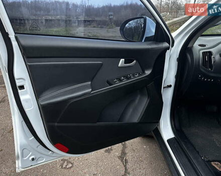 Белый Киа Sportage, объемом двигателя 2 л и пробегом 179 тыс. км за 13000 $, фото 8 на Automoto.ua