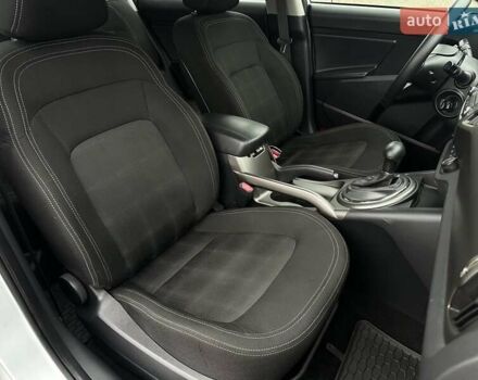 Білий Кіа Sportage, об'ємом двигуна 2 л та пробігом 158 тис. км за 12300 $, фото 29 на Automoto.ua