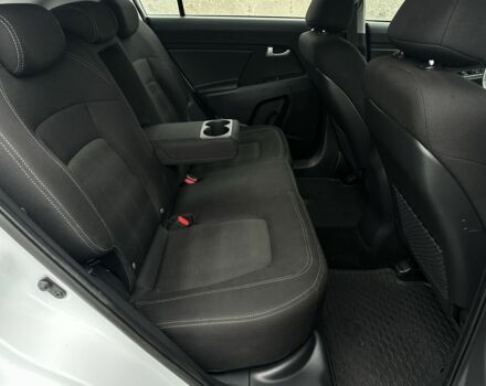 Білий Кіа Sportage, об'ємом двигуна 2 л та пробігом 121 тис. км за 12300 $, фото 16 на Automoto.ua