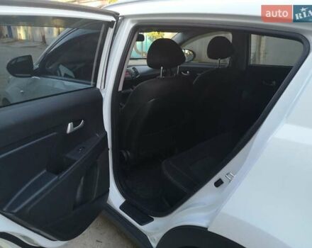 Білий Кіа Sportage, об'ємом двигуна 2 л та пробігом 198 тис. км за 12900 $, фото 19 на Automoto.ua