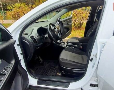 Білий Кіа Sportage, об'ємом двигуна 2 л та пробігом 102 тис. км за 14700 $, фото 17 на Automoto.ua