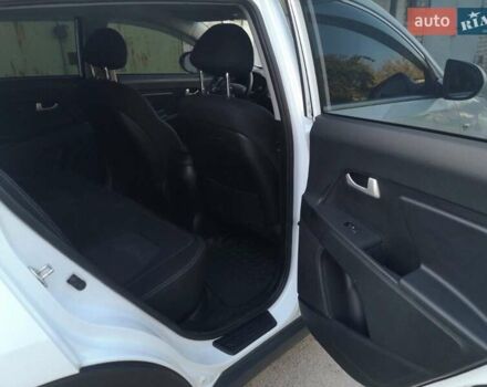 Білий Кіа Sportage, об'ємом двигуна 2 л та пробігом 198 тис. км за 12900 $, фото 9 на Automoto.ua