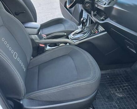 Білий Кіа Sportage, об'ємом двигуна 2 л та пробігом 156 тис. км за 13700 $, фото 16 на Automoto.ua