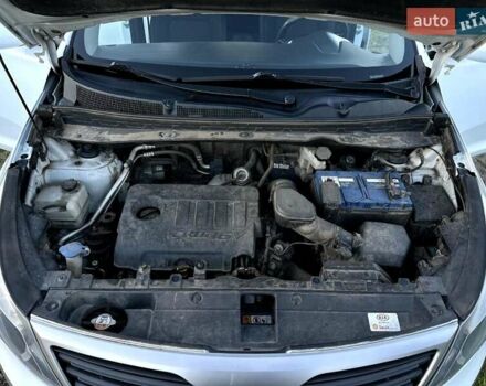 Белый Киа Sportage, объемом двигателя 1.69 л и пробегом 222 тыс. км за 12000 $, фото 2 на Automoto.ua
