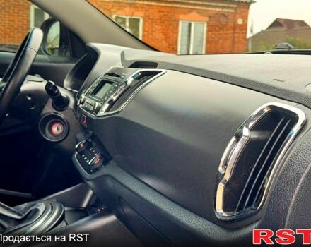 Кіа Sportage 2013 у Ахтырке на Automoto.ua Білий Кіа Sportage, об'ємом двигуна 2 л та пробігом 150 тис. км за 9750 $, фото 8 на Automoto.ua