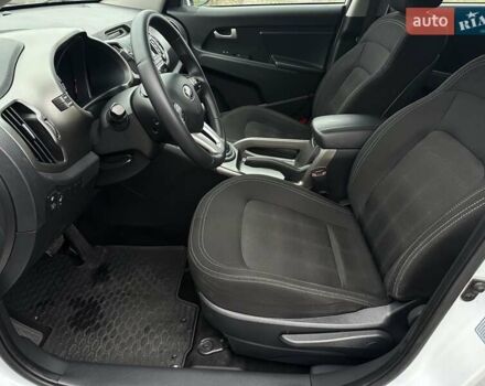 Білий Кіа Sportage, об'ємом двигуна 2 л та пробігом 158 тис. км за 12300 $, фото 17 на Automoto.ua