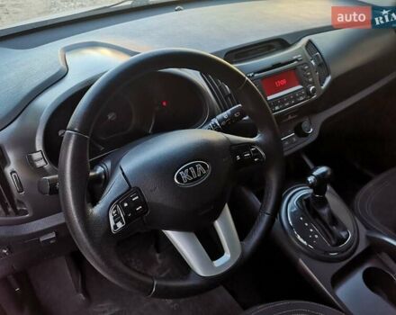 Білий Кіа Sportage, об'ємом двигуна 2 л та пробігом 198 тис. км за 12900 $, фото 15 на Automoto.ua
