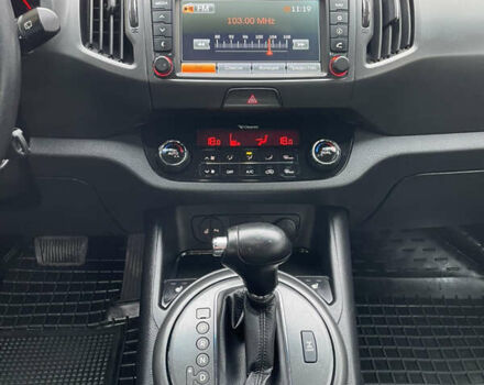 Білий Кіа Sportage, об'ємом двигуна 2 л та пробігом 234 тис. км за 13950 $, фото 9 на Automoto.ua
