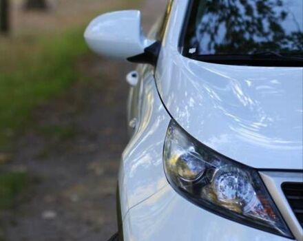 Білий Кіа Sportage, об'ємом двигуна 2 л та пробігом 198 тис. км за 12900 $, фото 3 на Automoto.ua