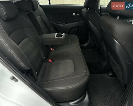 Білий Кіа Sportage, об'ємом двигуна 2 л та пробігом 158 тис. км за 12300 $, фото 26 на Automoto.ua
