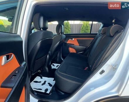 Білий Кіа Sportage, об'ємом двигуна 2 л та пробігом 223 тис. км за 14950 $, фото 101 на Automoto.ua