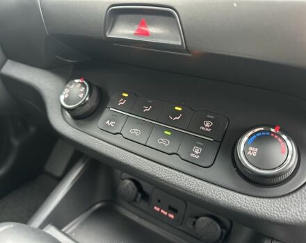 Білий Кіа Sportage, об'ємом двигуна 2 л та пробігом 121 тис. км за 12300 $, фото 22 на Automoto.ua