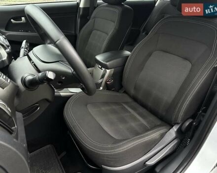Білий Кіа Sportage, об'ємом двигуна 2 л та пробігом 158 тис. км за 12300 $, фото 18 на Automoto.ua