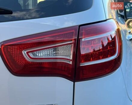 Білий Кіа Sportage, об'ємом двигуна 2 л та пробігом 223 тис. км за 14950 $, фото 39 на Automoto.ua