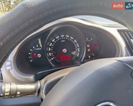 Белый Киа Sportage, объемом двигателя 2 л и пробегом 198 тыс. км за 14200 $, фото 2 на Automoto.ua