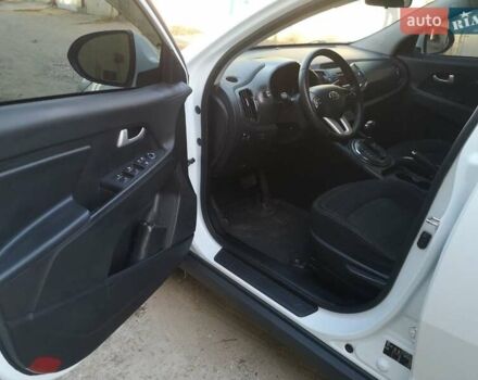 Білий Кіа Sportage, об'ємом двигуна 2 л та пробігом 198 тис. км за 12900 $, фото 23 на Automoto.ua