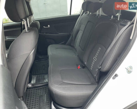 Білий Кіа Sportage, об'ємом двигуна 2 л та пробігом 234 тис. км за 13950 $, фото 25 на Automoto.ua
