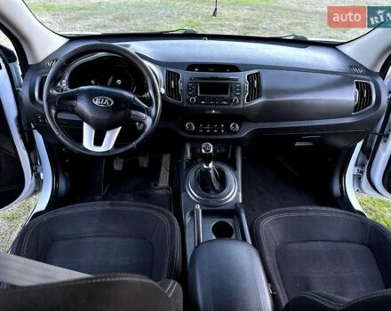 Белый Киа Sportage, объемом двигателя 1.69 л и пробегом 222 тыс. км за 12000 $, фото 6 на Automoto.ua