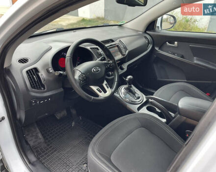 Білий Кіа Sportage, об'ємом двигуна 2 л та пробігом 234 тис. км за 13950 $, фото 12 на Automoto.ua