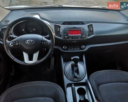 Білий Кіа Sportage, об'ємом двигуна 2 л та пробігом 198 тис. км за 12900 $, фото 14 на Automoto.ua