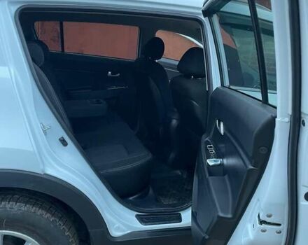 Белый Киа Sportage, объемом двигателя 1.69 л и пробегом 168 тыс. км за 12000 $, фото 7 на Automoto.ua