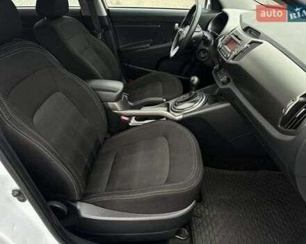 Білий Кіа Sportage, об'ємом двигуна 2 л та пробігом 158 тис. км за 12300 $, фото 30 на Automoto.ua
