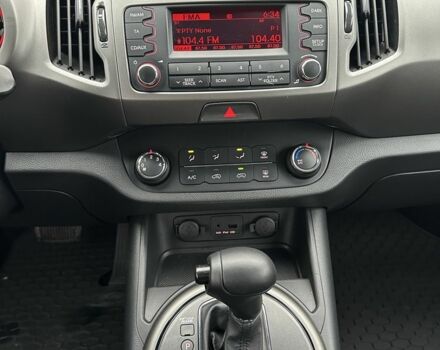 Білий Кіа Sportage, об'ємом двигуна 2 л та пробігом 121 тис. км за 12300 $, фото 13 на Automoto.ua