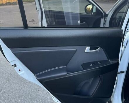 Білий Кіа Sportage, об'ємом двигуна 2 л та пробігом 156 тис. км за 13700 $, фото 15 на Automoto.ua