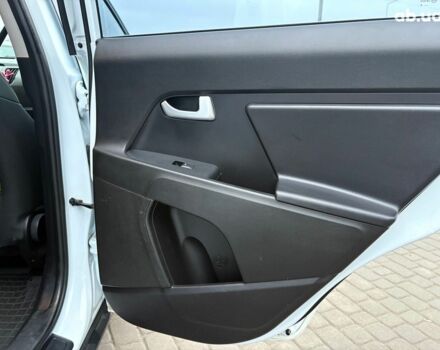 Белый Киа Sportage, объемом двигателя 2 л и пробегом 127 тыс. км за 14690 $, фото 33 на Automoto.ua