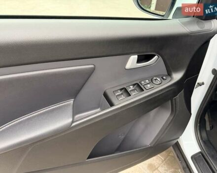 Белый Киа Sportage, объемом двигателя 2 л и пробегом 191 тыс. км за 15850 $, фото 22 на Automoto.ua