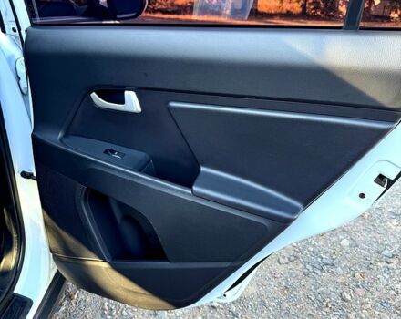 Белый Киа Sportage, объемом двигателя 1.7 л и пробегом 95 тыс. км за 13800 $, фото 11 на Automoto.ua