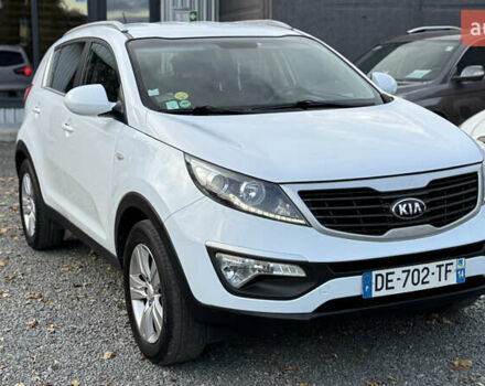 Белый Киа Sportage, объемом двигателя 1.7 л и пробегом 219 тыс. км за 12999 $, фото 1 на Automoto.ua