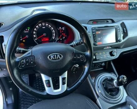 Білий Кіа Sportage, об'ємом двигуна 1.59 л та пробігом 219 тис. км за 12900 $, фото 137 на Automoto.ua