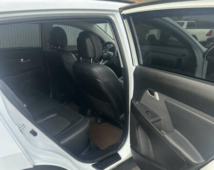 Белый Киа Sportage, объемом двигателя 2 л и пробегом 216 тыс. км за 15750 $, фото 7 на Automoto.ua