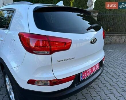 Білий Кіа Sportage, об'ємом двигуна 1.59 л та пробігом 219 тис. км за 12900 $, фото 513 на Automoto.ua
