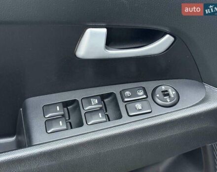 Белый Киа Sportage, объемом двигателя 2 л и пробегом 127 тыс. км за 14690 $, фото 15 на Automoto.ua