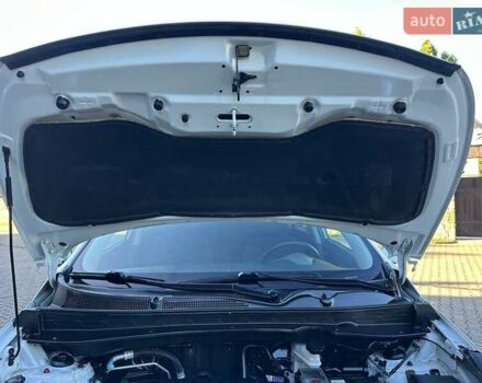 Білий Кіа Sportage, об'ємом двигуна 1.59 л та пробігом 219 тис. км за 12900 $, фото 140 на Automoto.ua