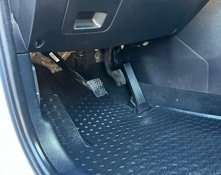 Білий Кіа Sportage, об'ємом двигуна 1.59 л та пробігом 219 тис. км за 12900 $, фото 374 на Automoto.ua