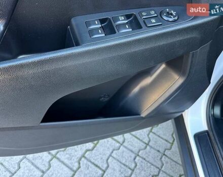 Білий Кіа Sportage, об'ємом двигуна 1.59 л та пробігом 219 тис. км за 12900 $, фото 471 на Automoto.ua