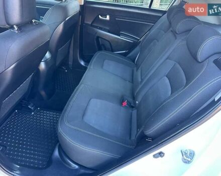 Білий Кіа Sportage, об'ємом двигуна 1.59 л та пробігом 219 тис. км за 12900 $, фото 250 на Automoto.ua