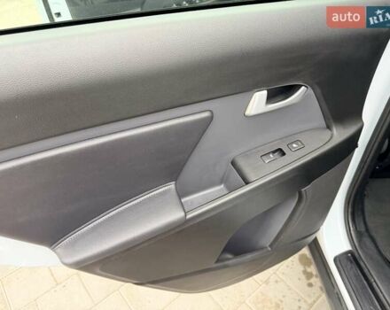 Белый Киа Sportage, объемом двигателя 2 л и пробегом 191 тыс. км за 15850 $, фото 41 на Automoto.ua